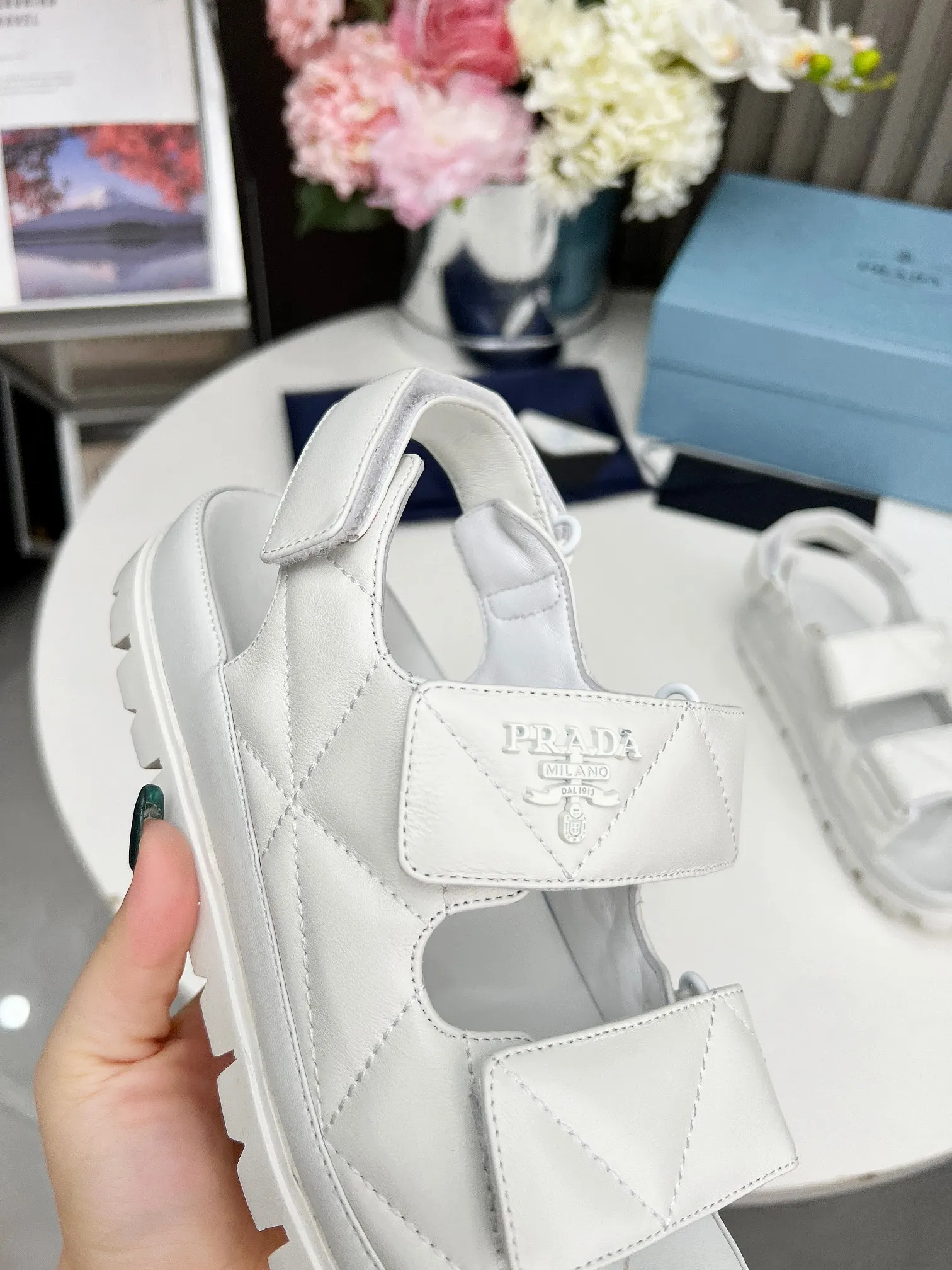 👟👟Ex-factory price 480👟👟 PRADA spring and summer catwalk new sandal series classic thick-soled sandals fabric mixed sheepskin surface lambskin lining original hardware 1:1 development soft and delicate foot feel extremely comfortable versatile style original foam outsole easy to control 5 colors available (35-41) size